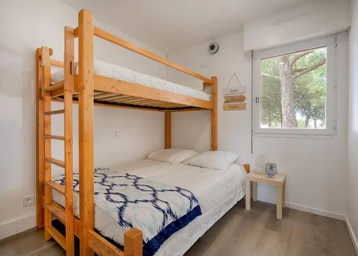 T2 Port Lano Clim Piscine Parking 호텔