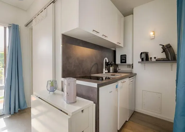 T2 Port Lano Clim Piscine Parking 호텔