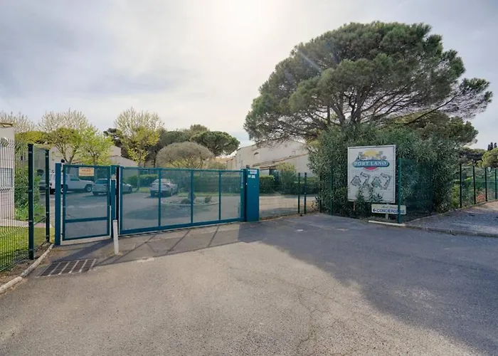 T2 Port Lano Clim Piscine Parking 호텔