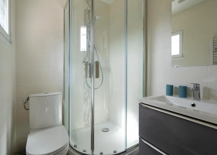 호텔 T2 Port Lano Clim Piscine Parking *