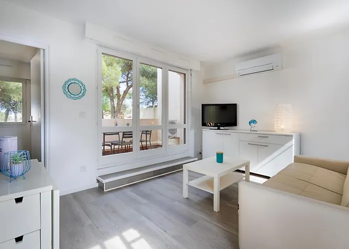 T2 Port Lano Clim Piscine Parking 호텔